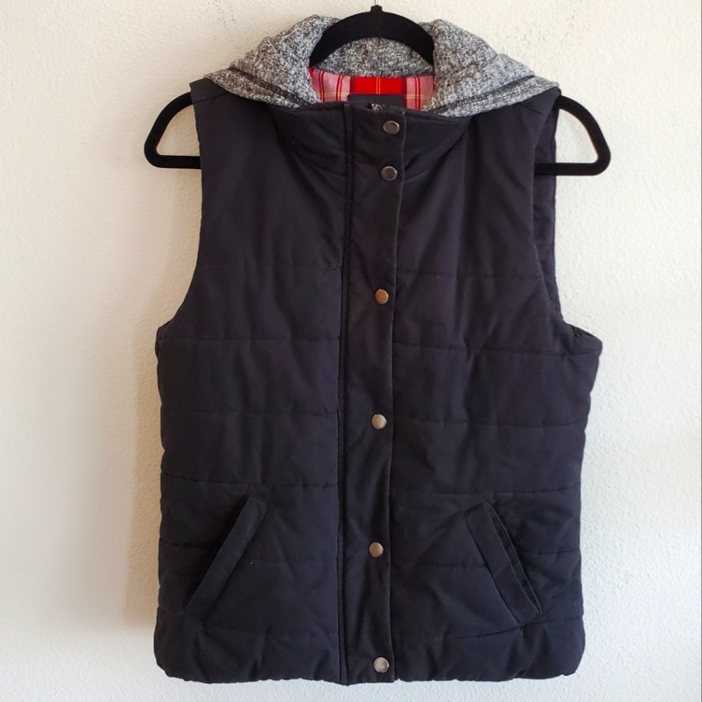 Quilted Hooded Black Puffer Vest